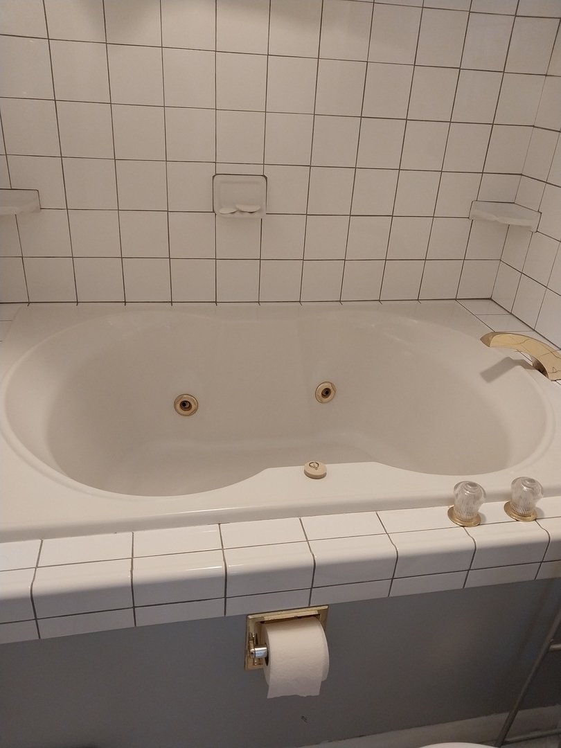 415 Southampton Drive - Property Photo 7