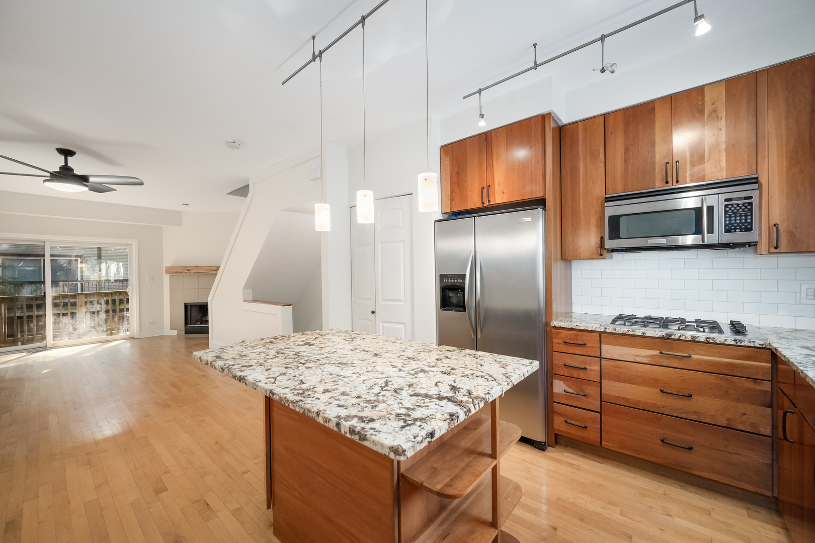 1540 N Greenview Avenue D Property Photo 4