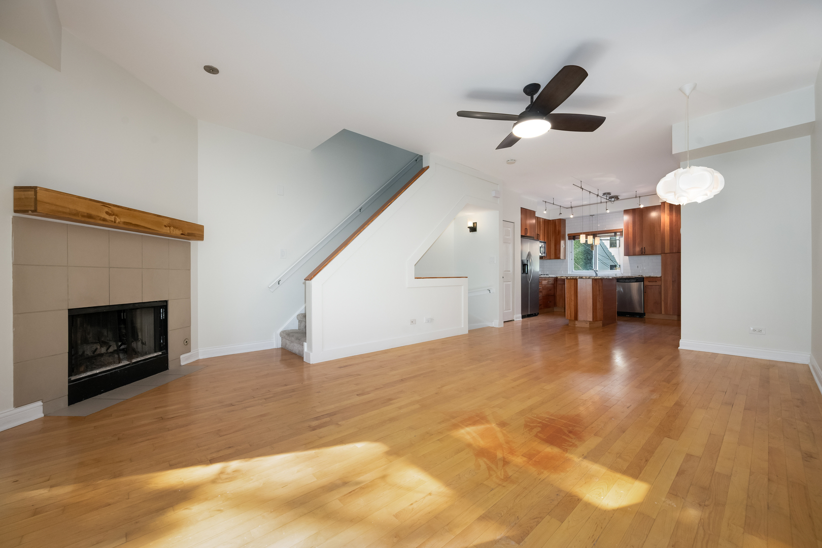 1540 N Greenview Avenue D Property Photo 8