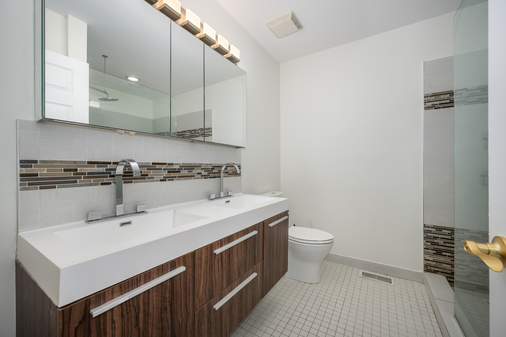 1540 N Greenview Avenue D Property Photo 13