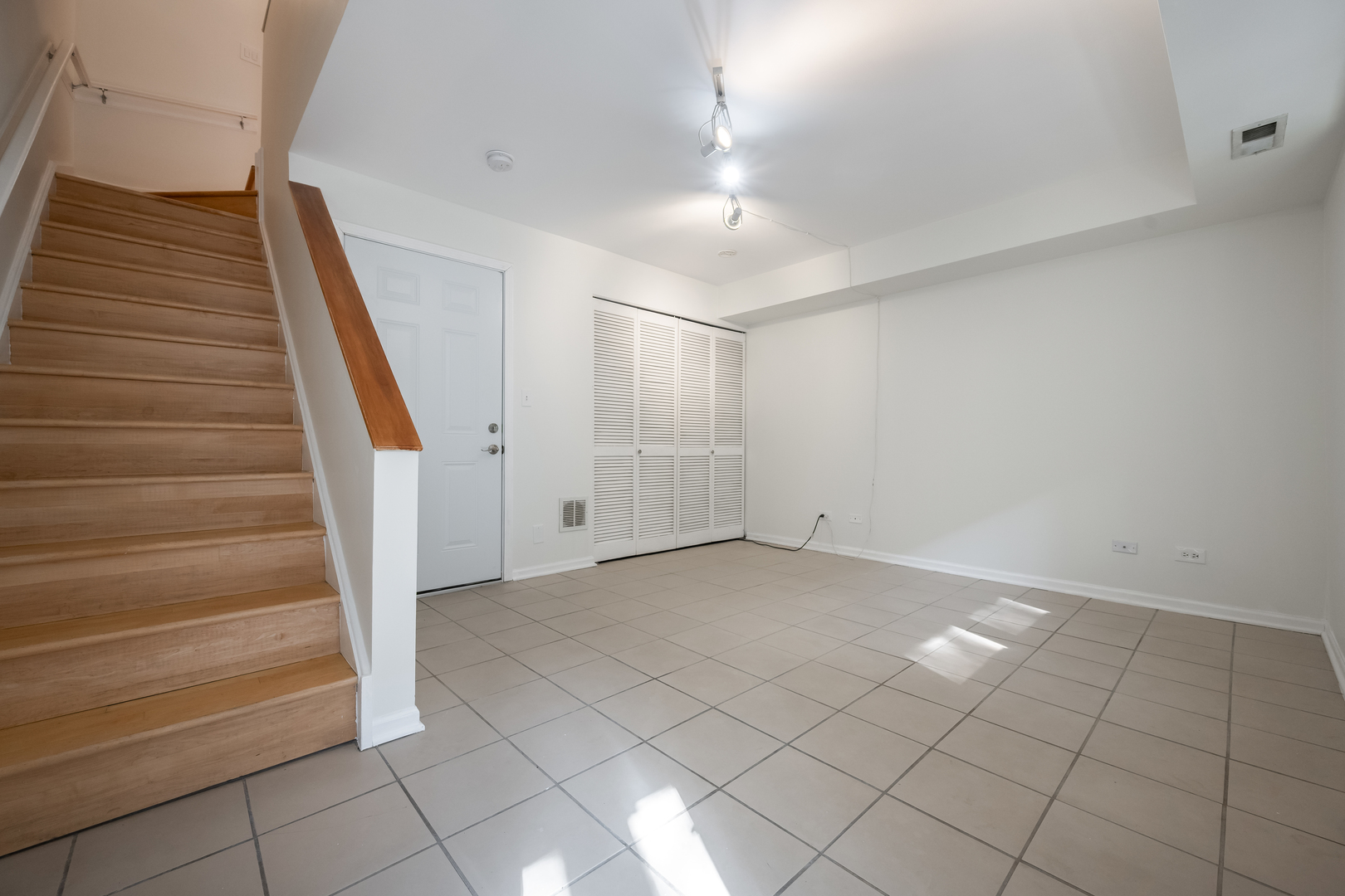 1540 N Greenview Avenue D Property Photo 15