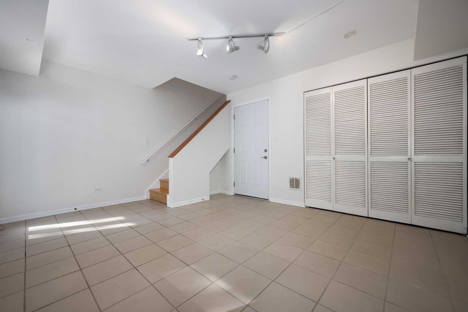 1540 N Greenview Avenue D Property Photo 17