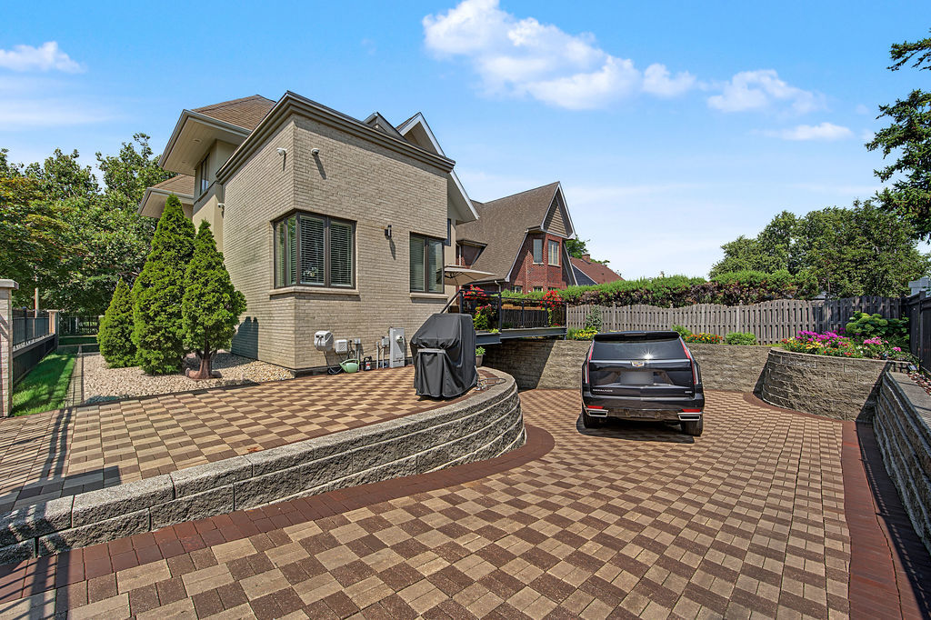 1915 S Washington Avenue Property Photo 6