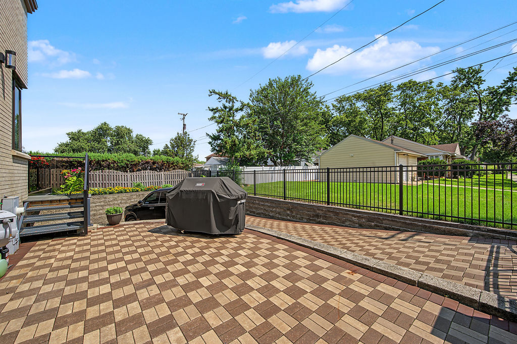 1915 S Washington Avenue Property Photo 8
