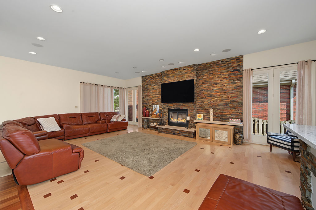 1915 S Washington Avenue Property Photo 16