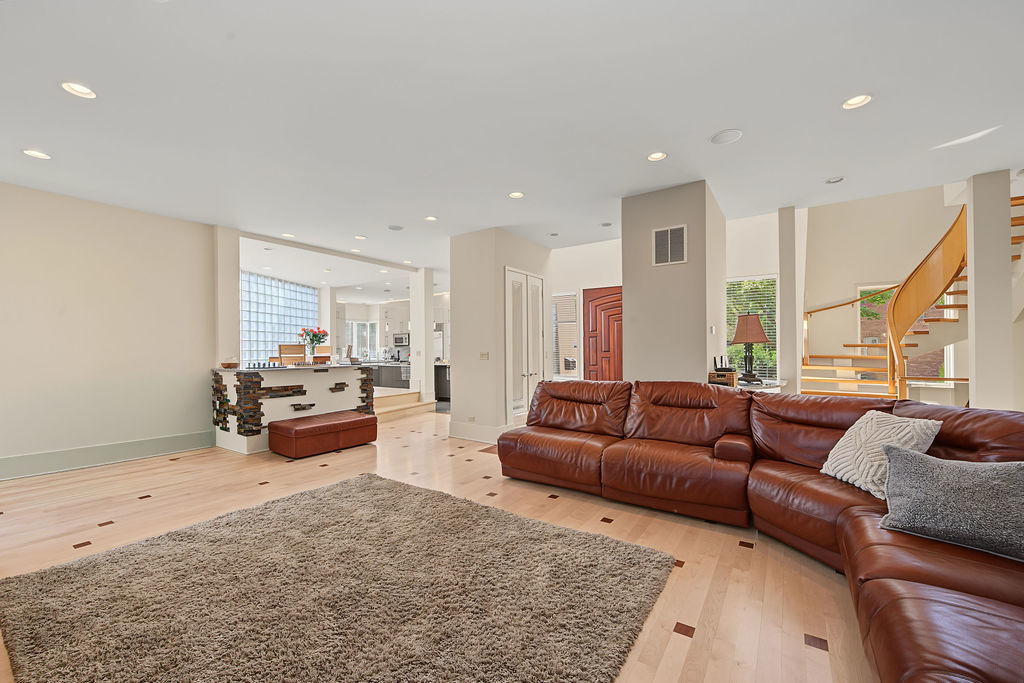 1915 S Washington Avenue Property Photo 18