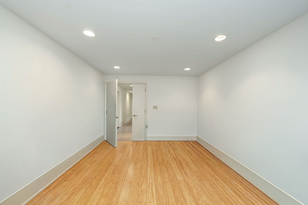 1915 S Washington Avenue Property Photo 46
