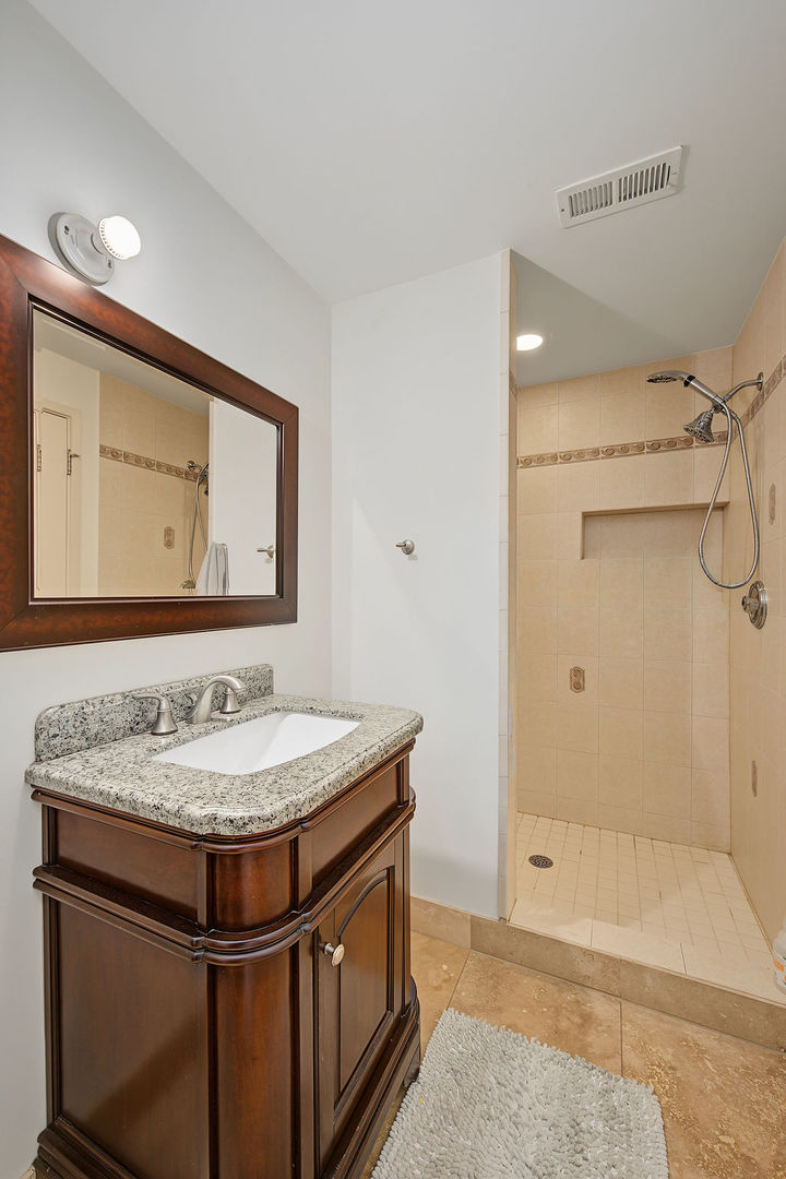 1915 S Washington Avenue Property Photo 48