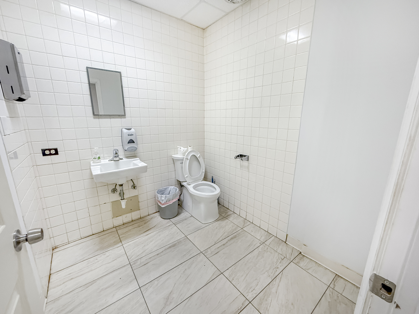 6332 S Central Avenue Property Photo 4