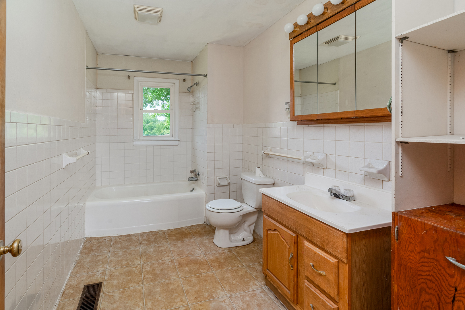 6793 Giant City Road Property Photo 13
