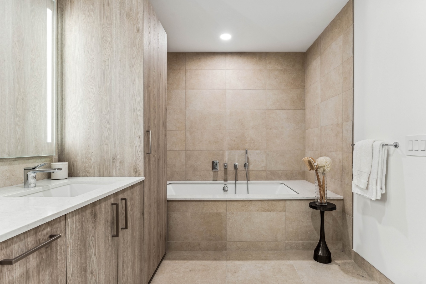 211 N Harbor Drive 3006 Property Photo 16