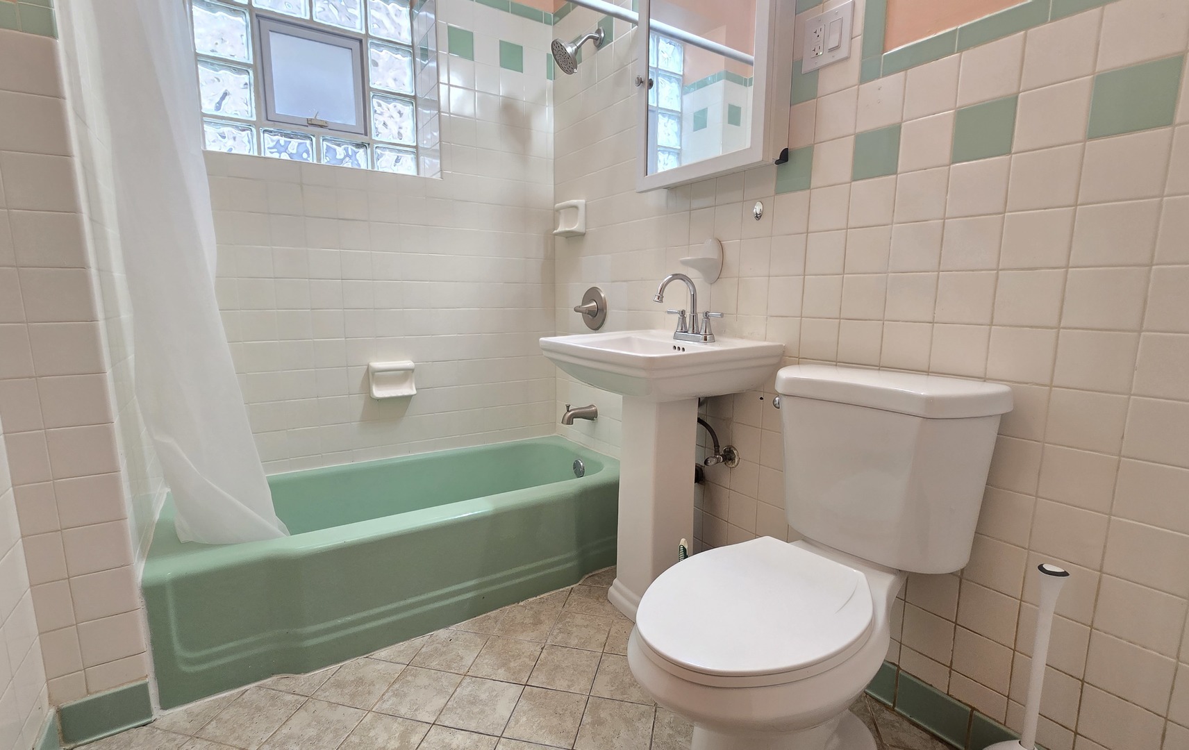 3337 N Springfield Avenue 1 Property Photo 4