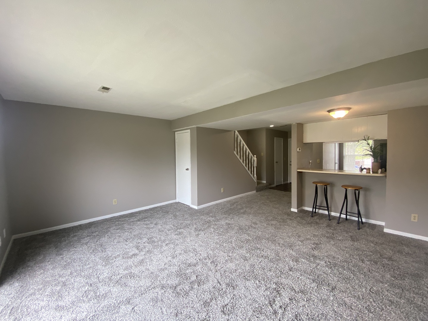 612 E Campus Drive B12 Property Photo 4