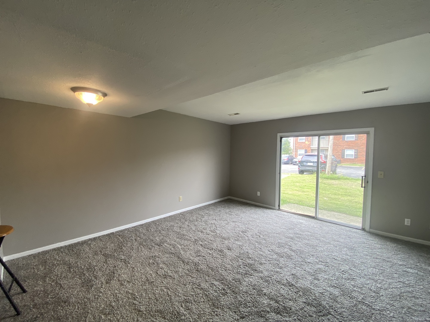612 E Campus Drive B12 Property Photo 5