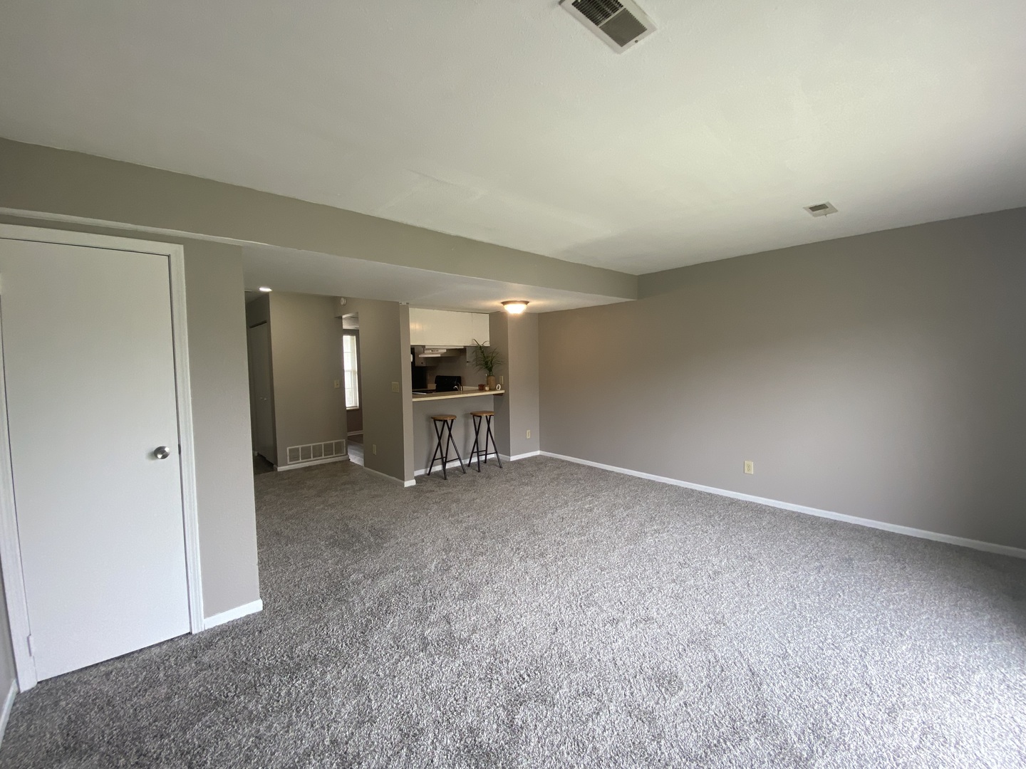 612 E Campus Drive B12 Property Photo 6