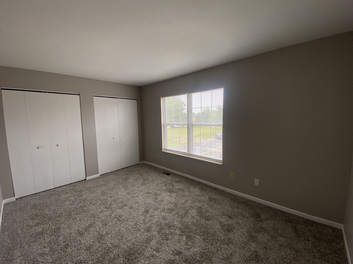 612 E Campus Drive B12 Property Photo 7