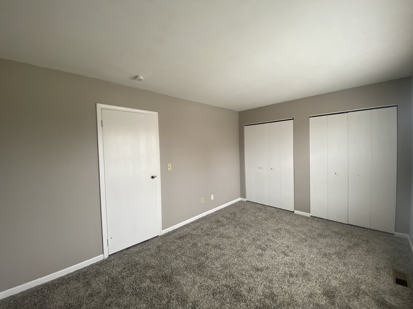 612 E Campus Drive B12 Property Photo 8