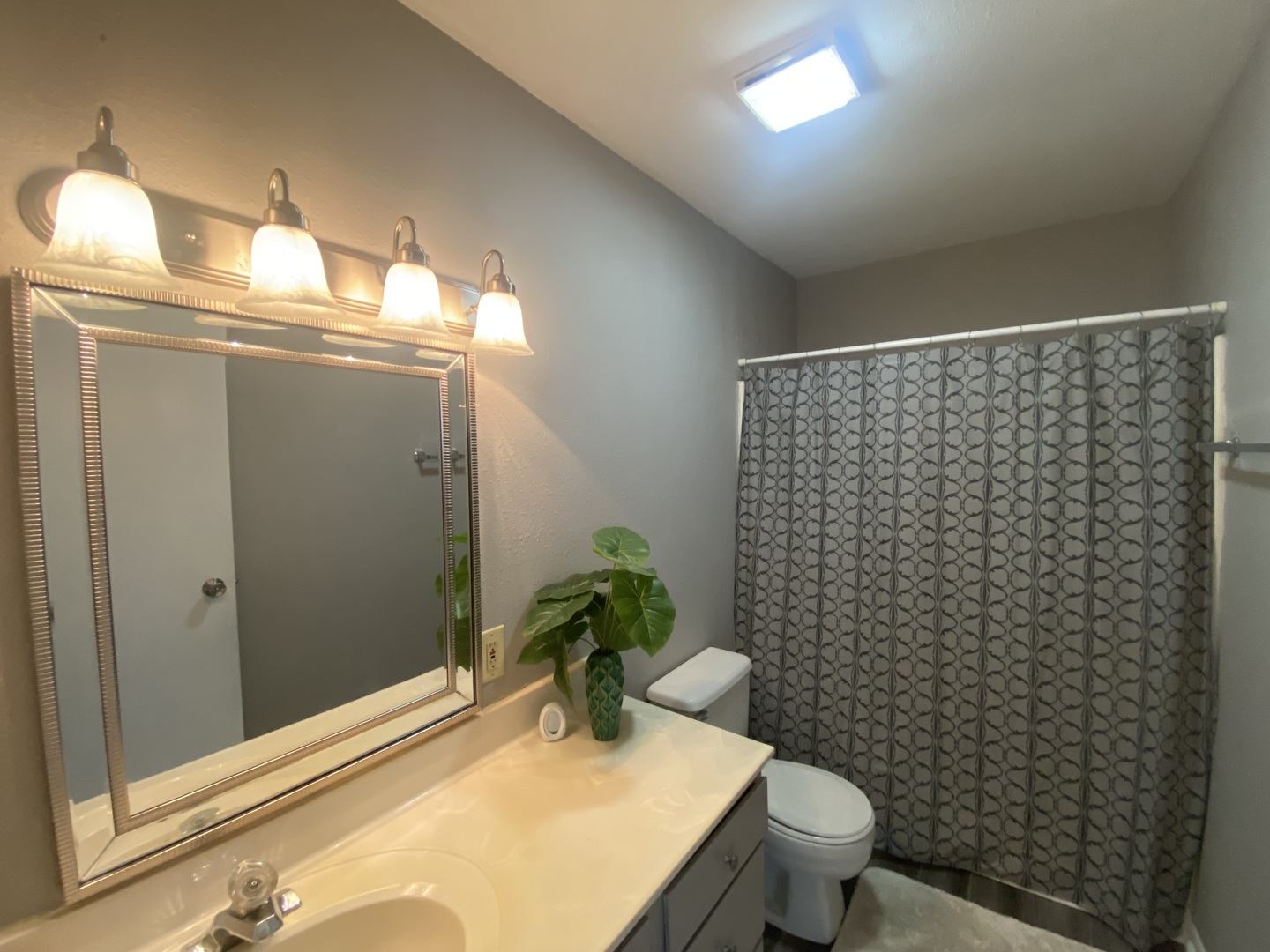 612 E Campus Drive B12 Property Photo 9