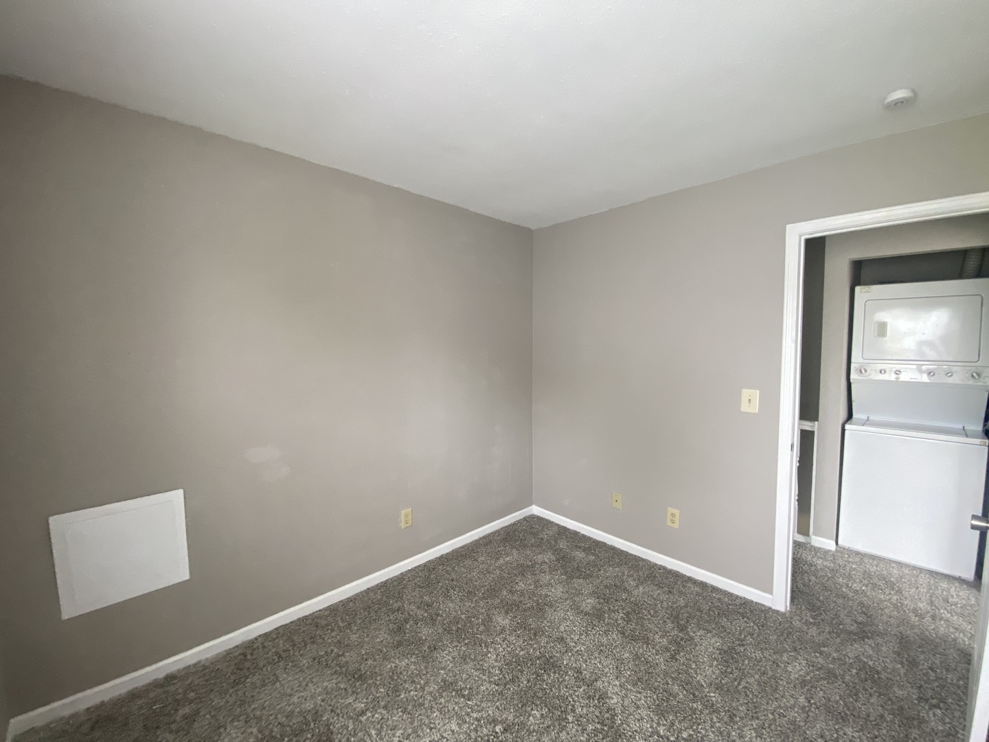 612 E Campus Drive B12 Property Photo 10