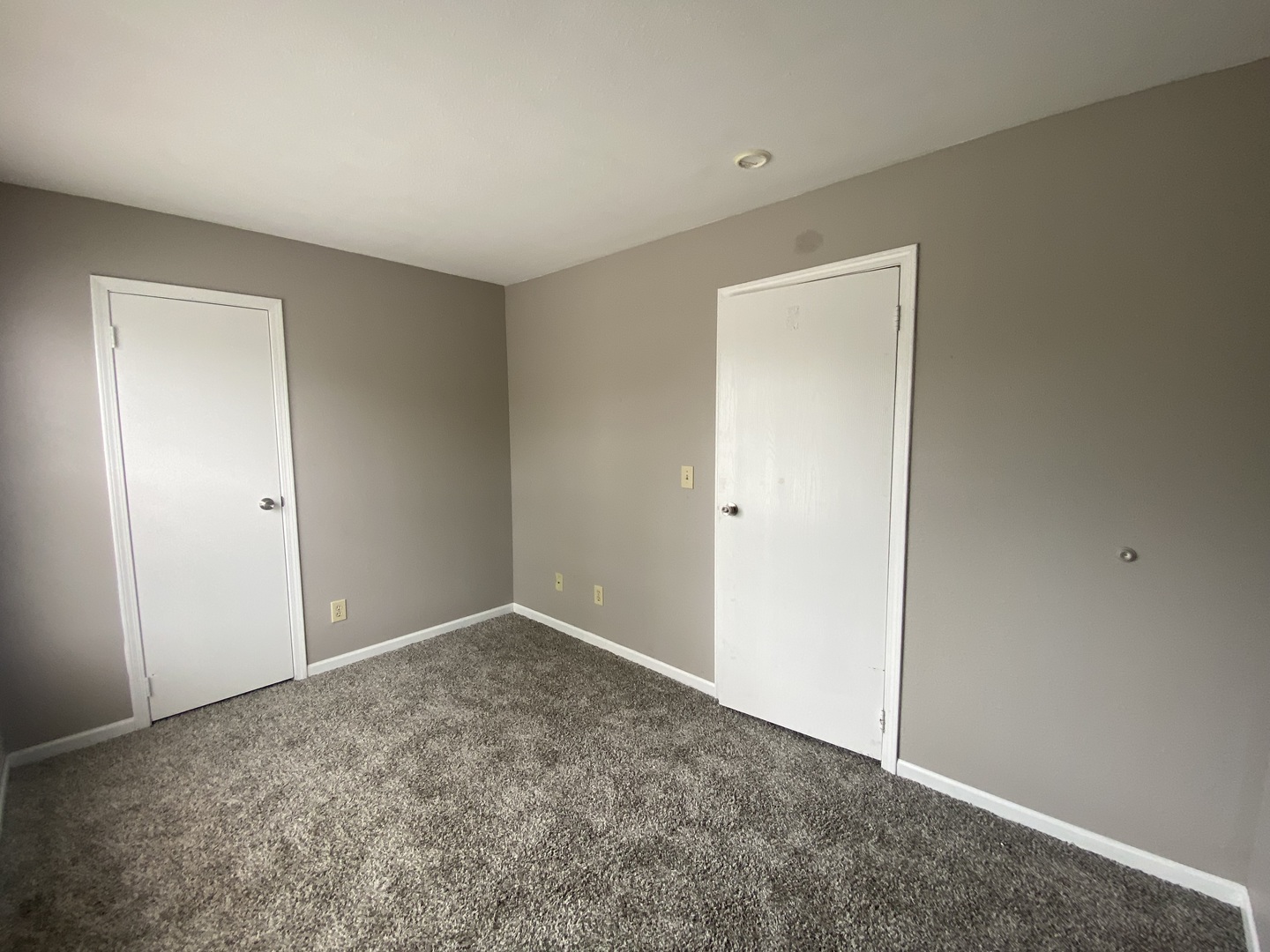 612 E Campus Drive B12 Property Photo 12