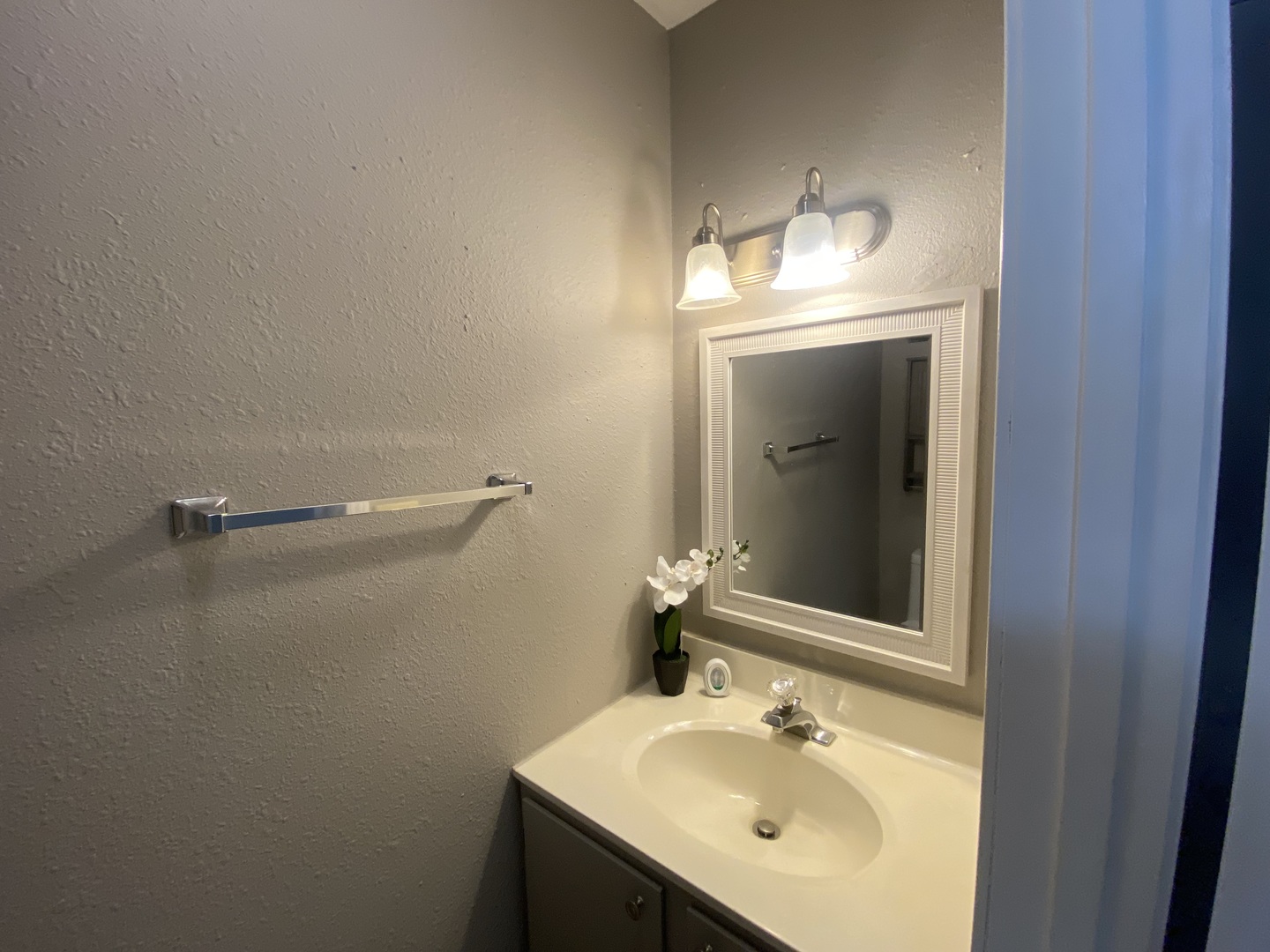 612 E Campus Drive B12 Property Photo 13