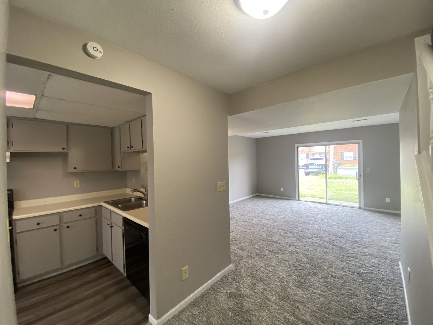 612 E Campus Drive B12 Property Photo 14