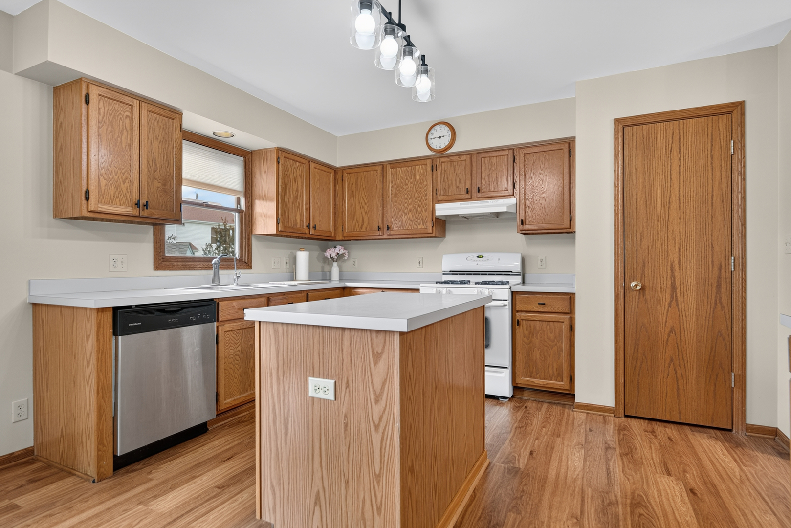 1621 Fox Field Drive Property Photo 8