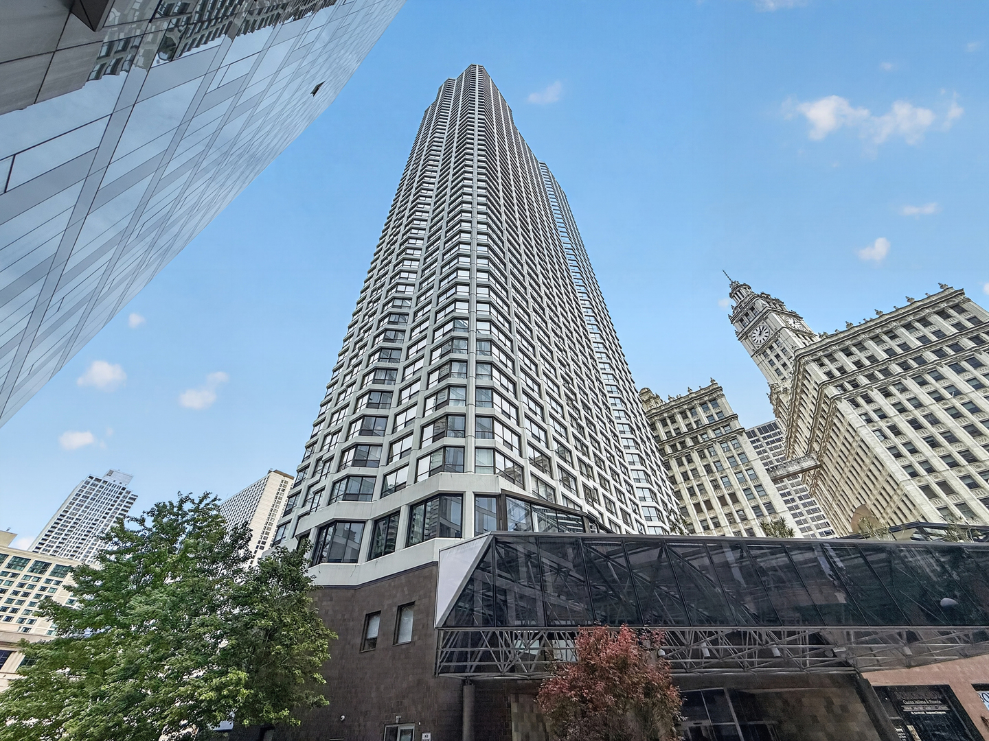 405 N WABASH Avenue 1801 Property Photo 1