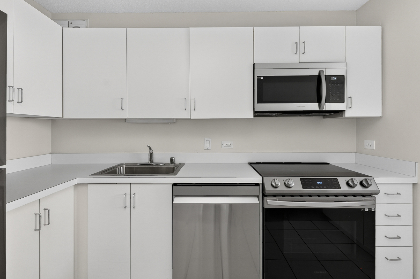 405 N Wabash Avenue 1801 Property Photo 5