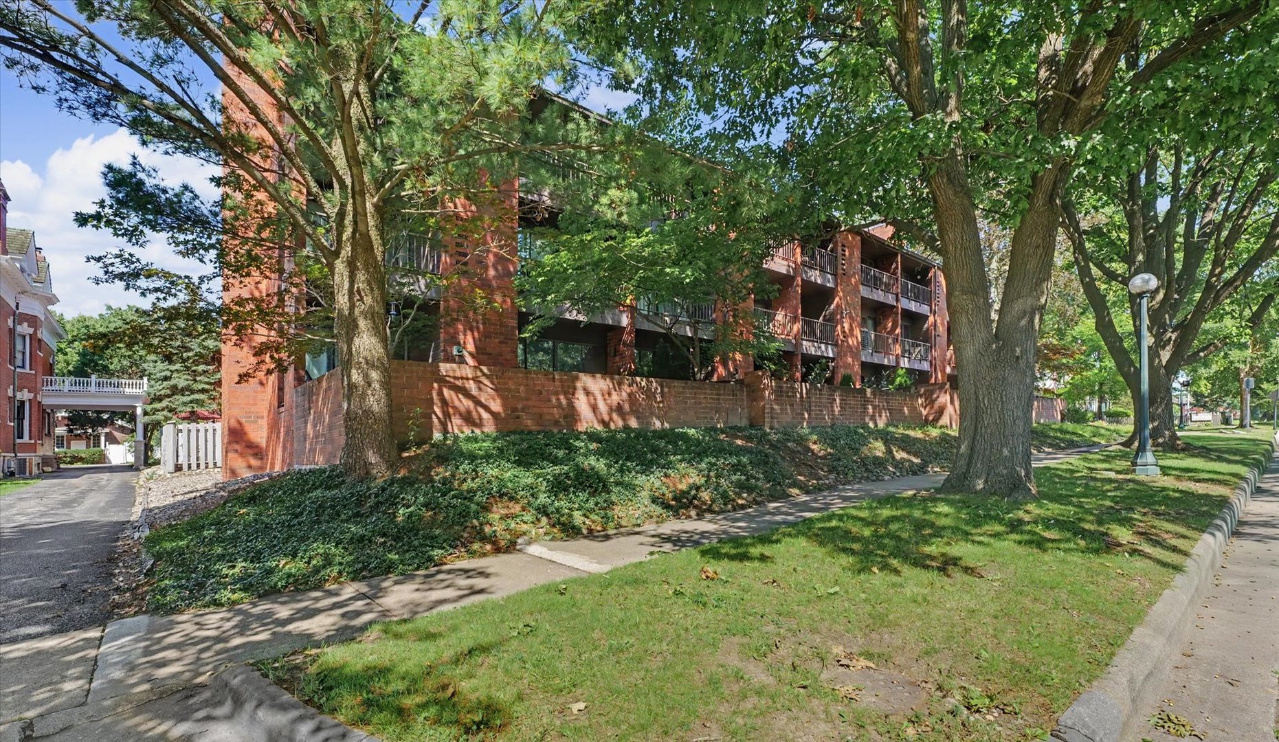 107 N Elm Street 205 Property Photo 4