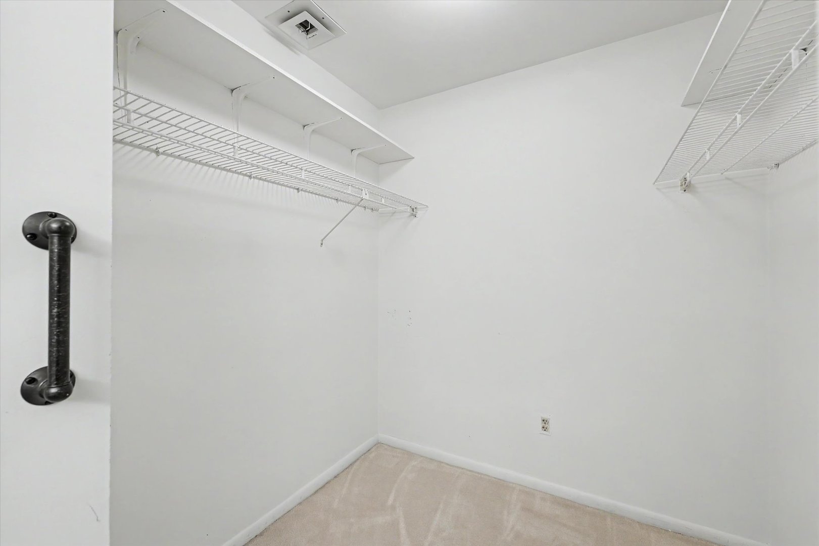107 N Elm Street 205 Property Photo 29