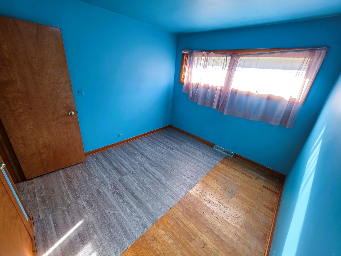 16131 Hermitage Avenue Property Photo 5