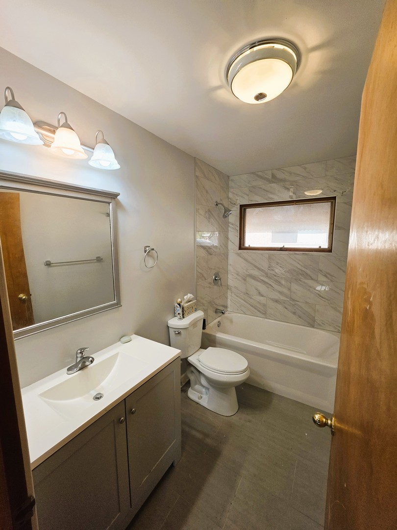 16131 Hermitage Avenue Property Photo 7