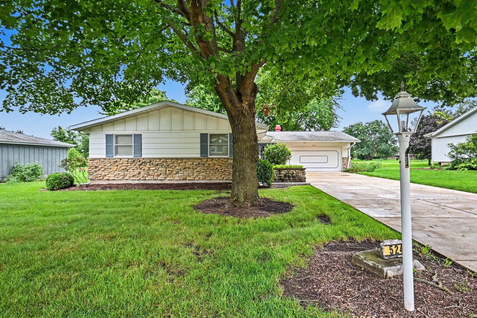 524 Parkside Drive Property Photo 2