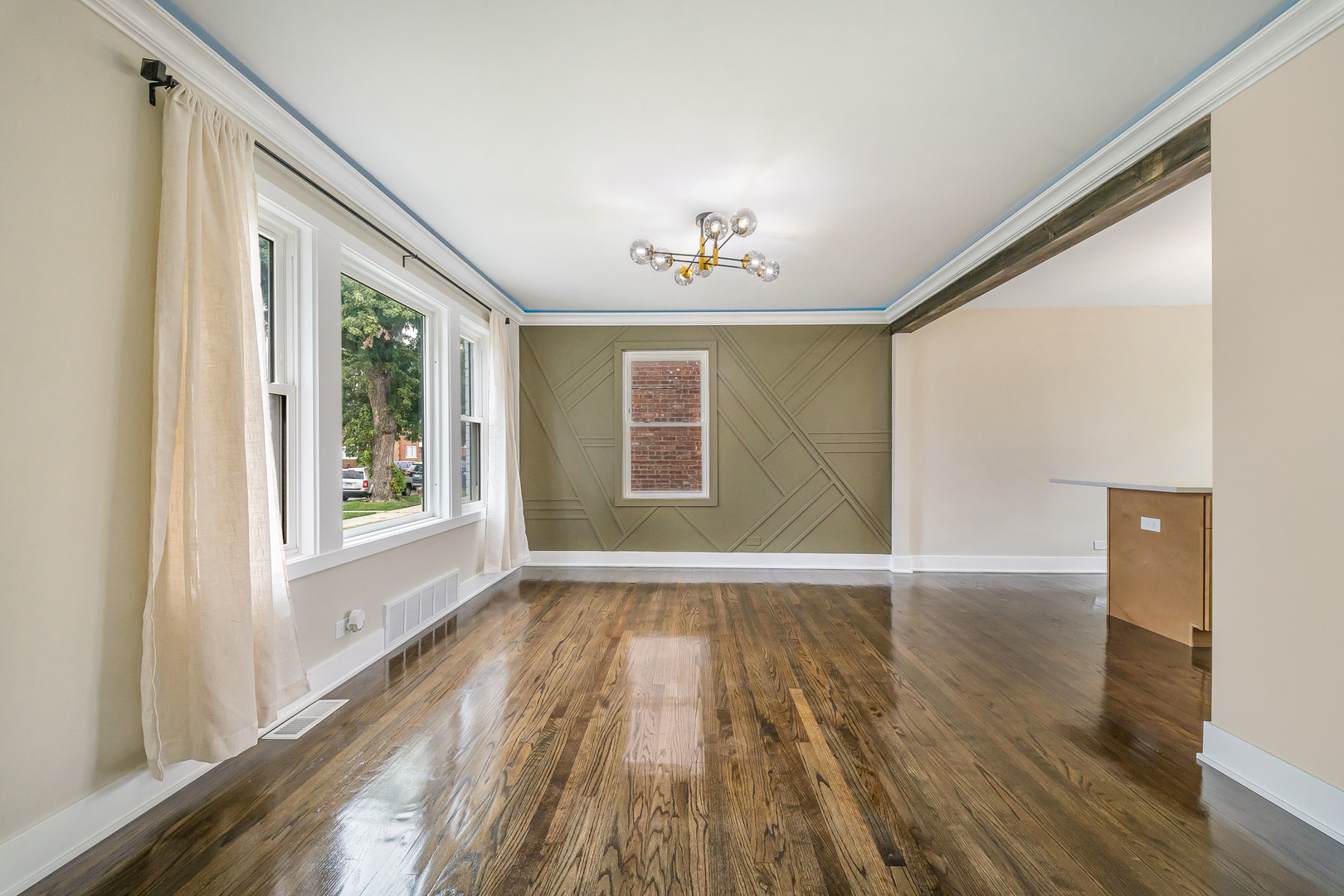 5229 S Avers Avenue Property Photo 3
