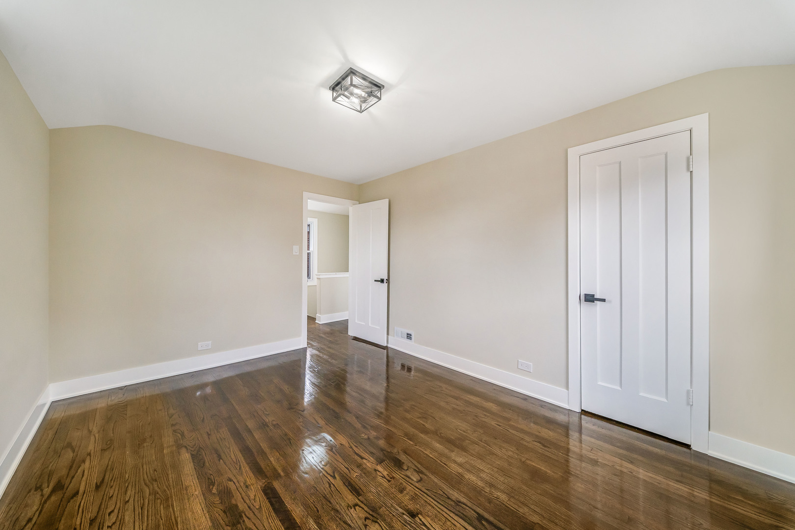 5229 S Avers Avenue Property Photo 12