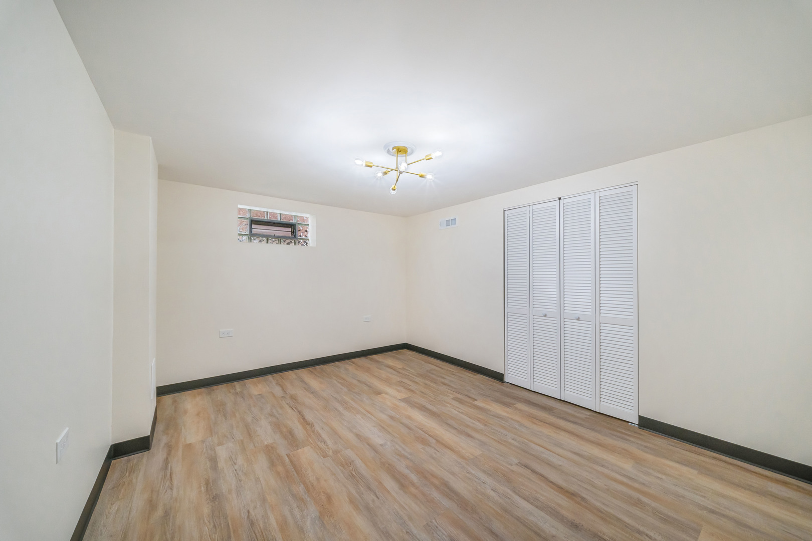 5229 S Avers Avenue Property Photo 16