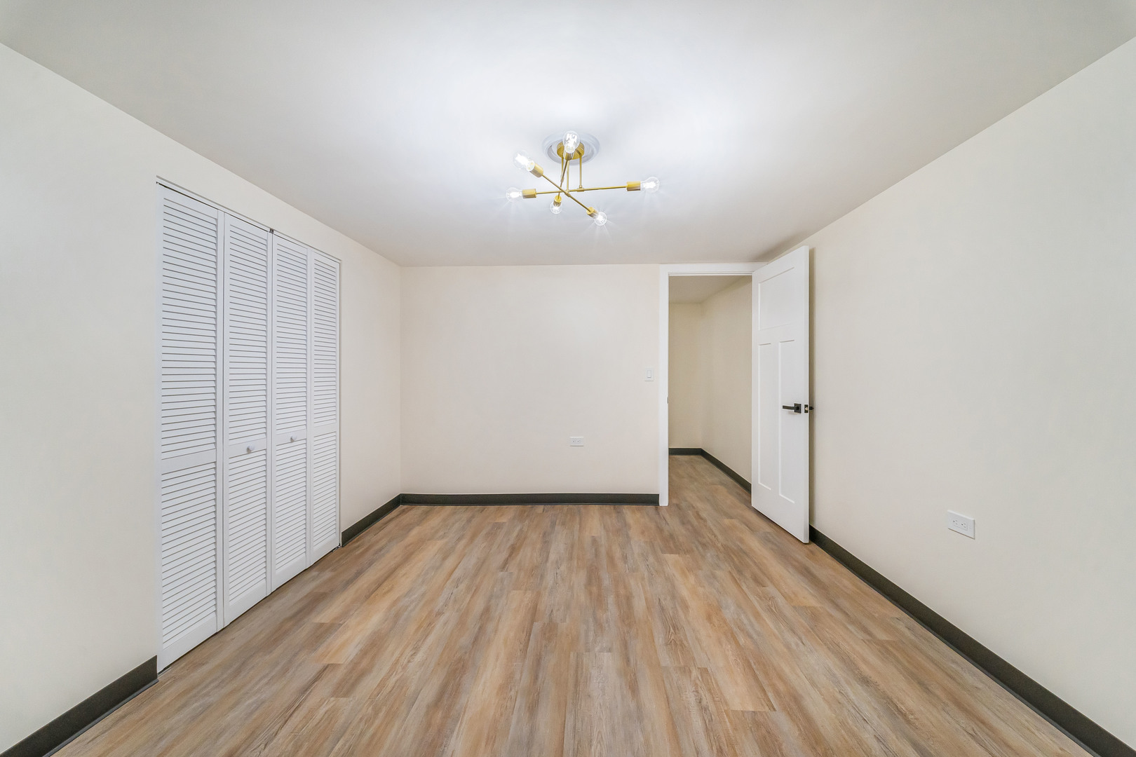 5229 S Avers Avenue Property Photo 17