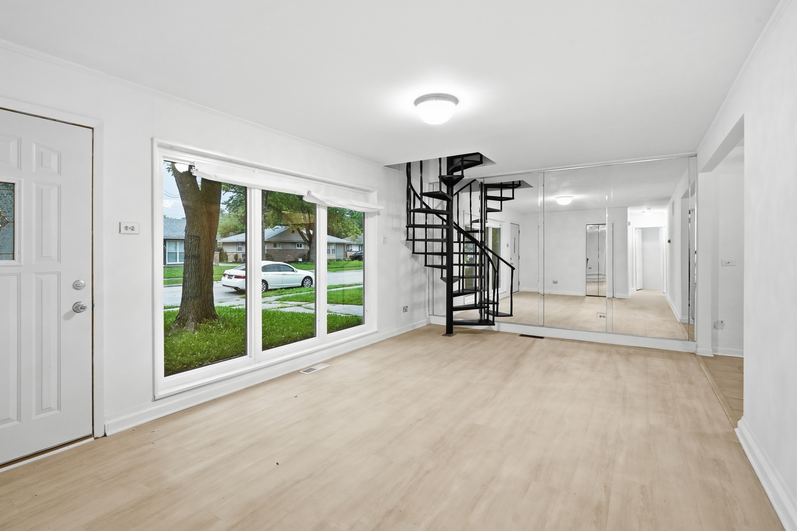 136 Well Street Property Photo 3