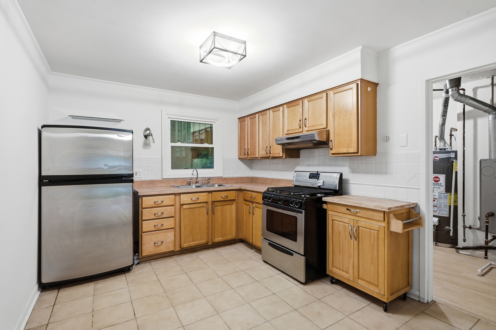 136 Well Street Property Photo 7