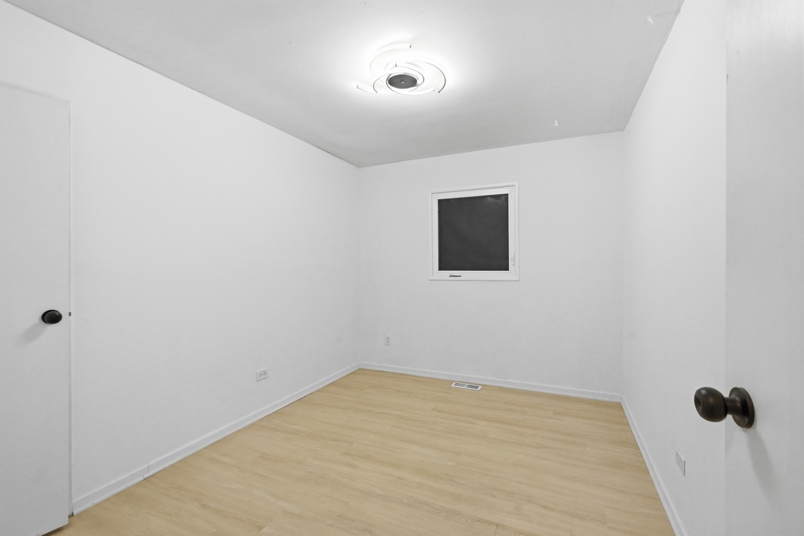 136 Well Street Property Photo 8