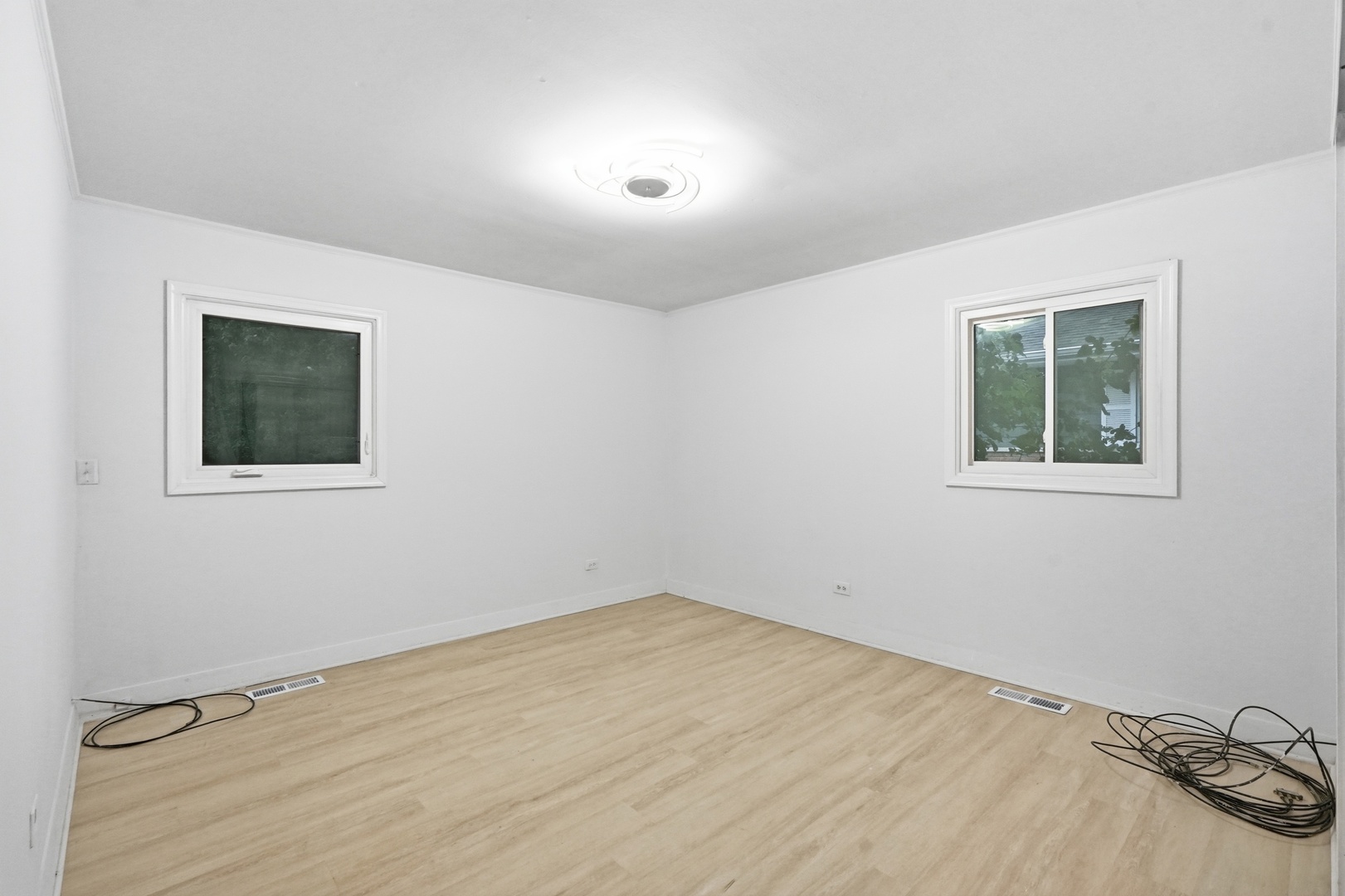 136 Well Street Property Photo 9