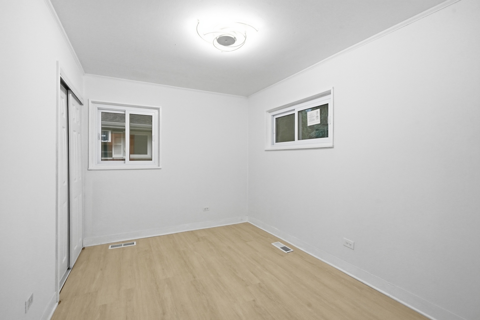 136 Well Street Property Photo 10