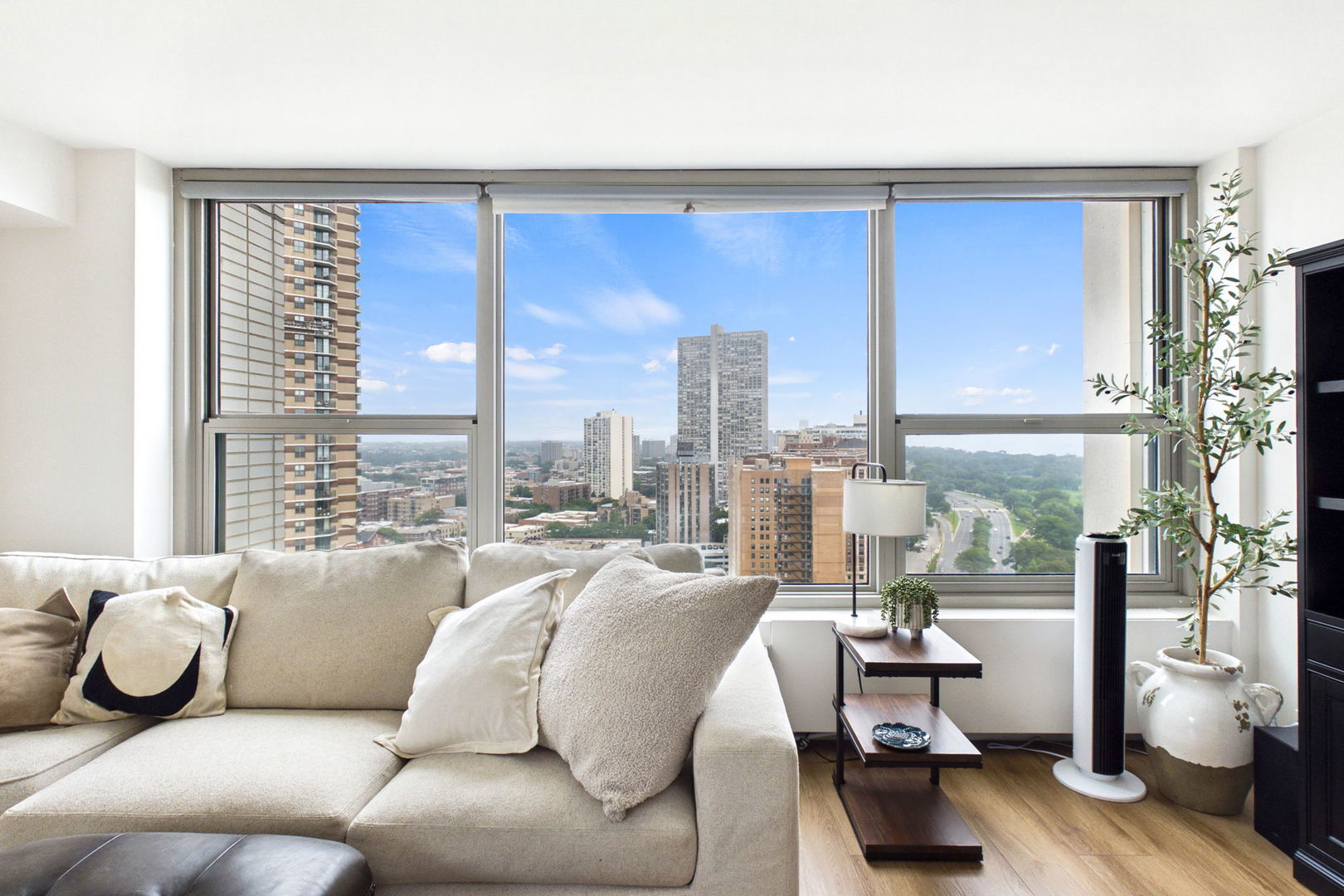 3600 N Lake Shore Drive 2324 Property Photo 6