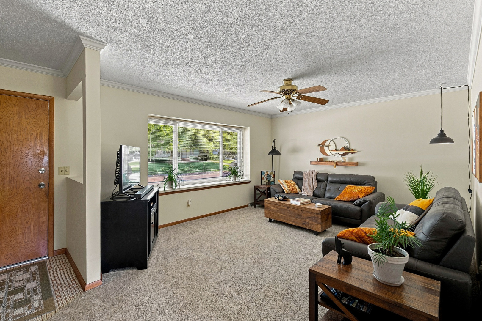 2115 W 38th Place Property Photo 3