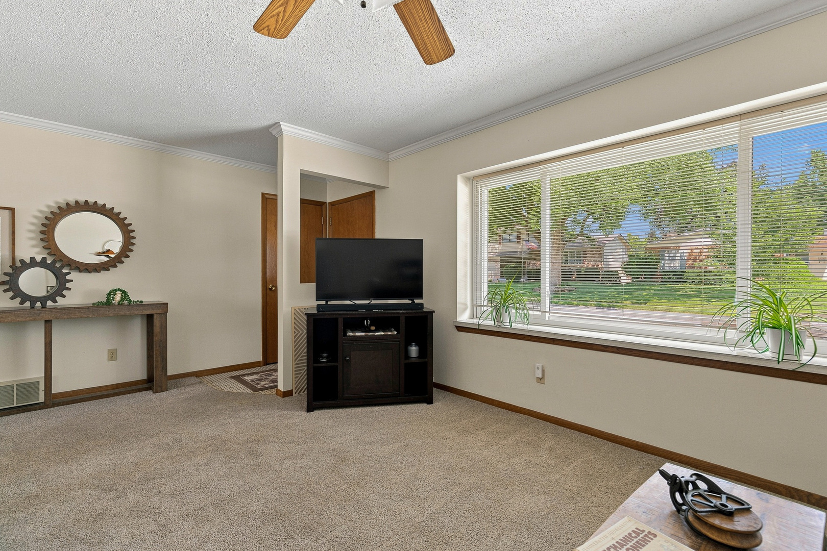 2115 W 38th Place Property Photo 4