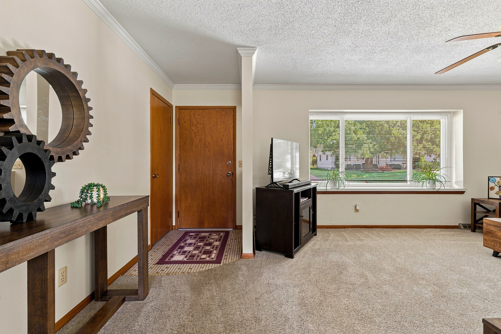 2115 W 38th Place Property Photo 6