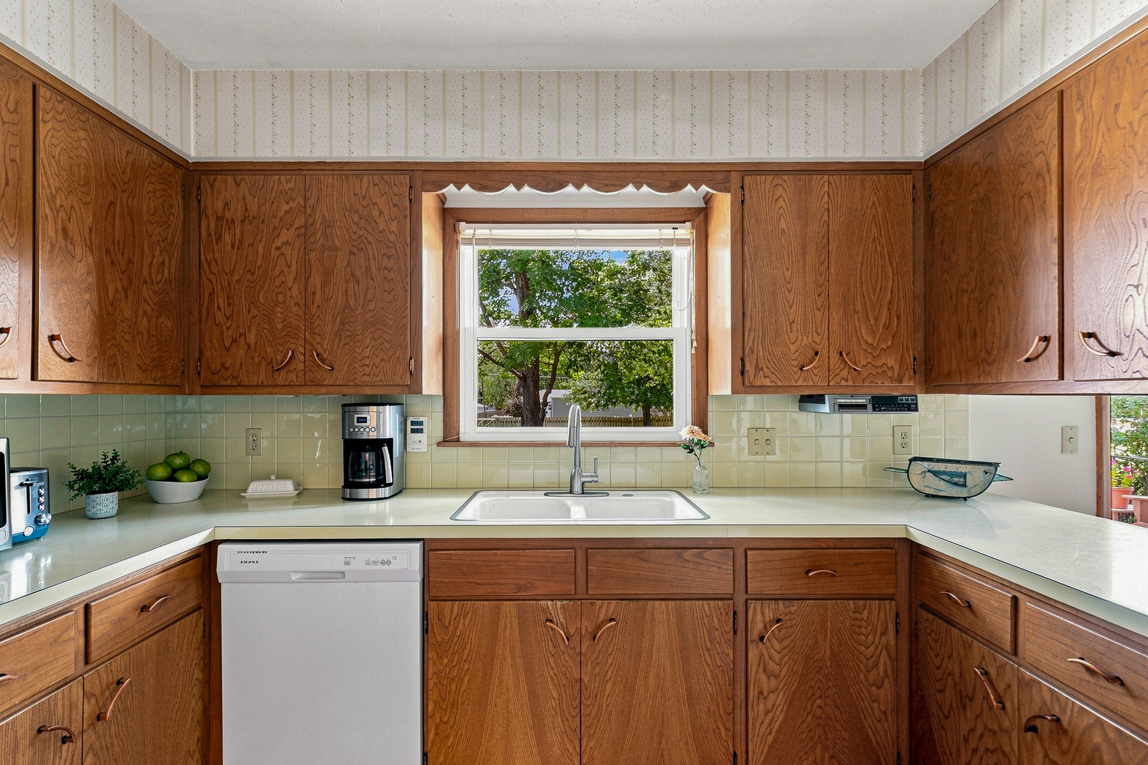 2115 W 38th Place Property Photo 10