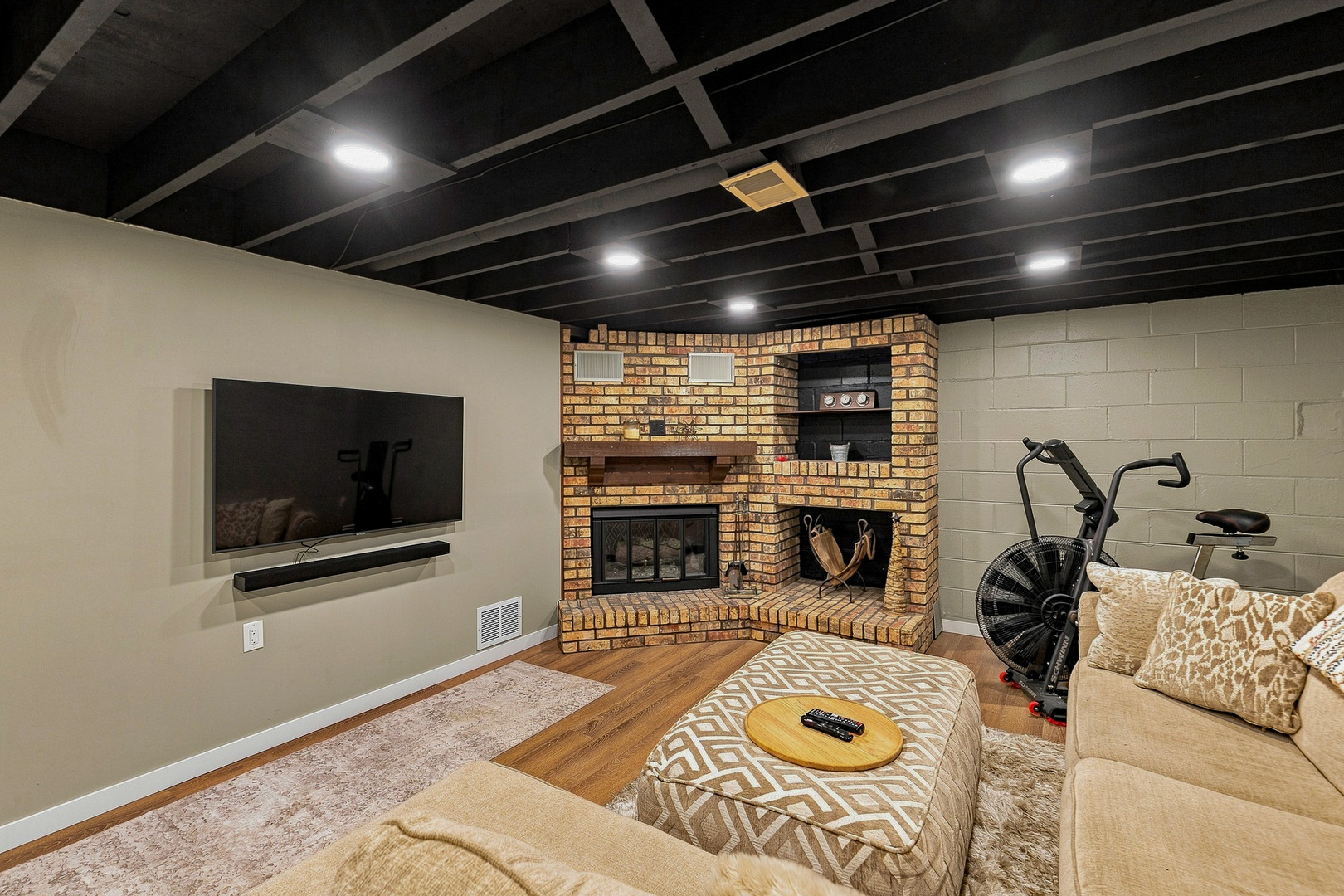2115 W 38th Place Property Photo 17