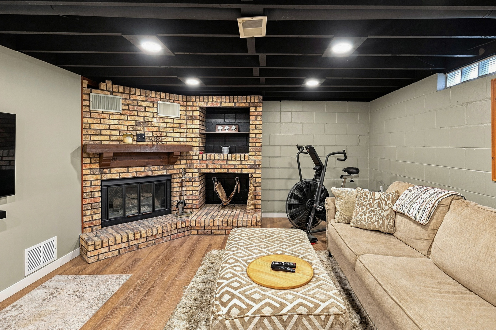 2115 W 38th Place Property Photo 18